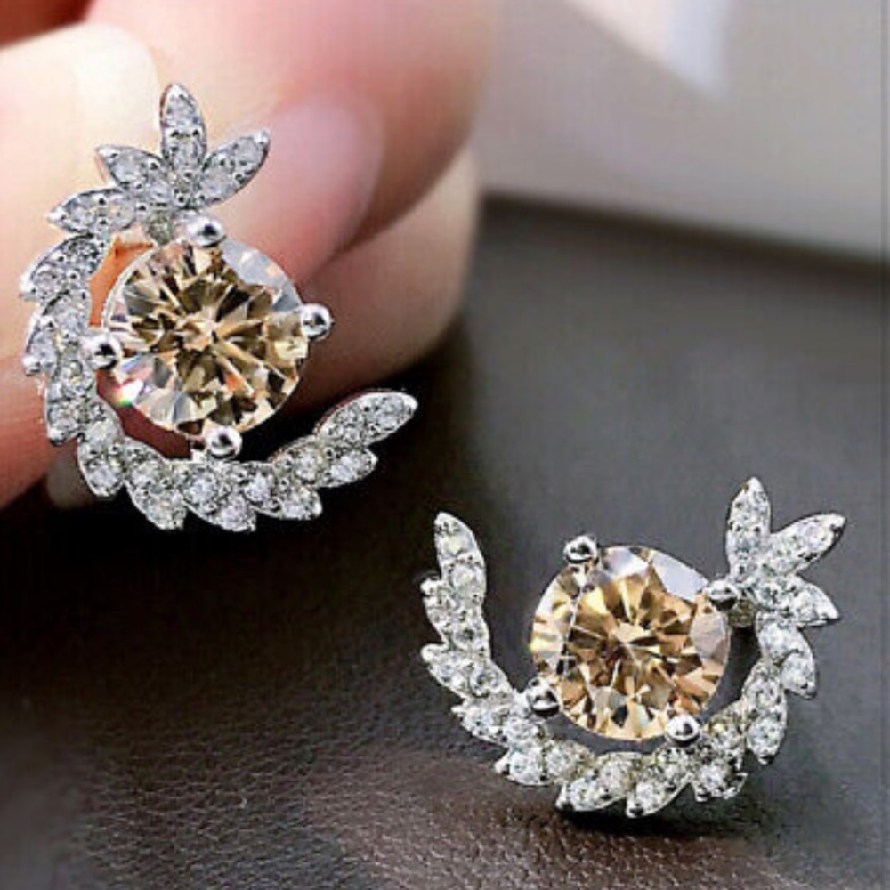 New Gorgeous Sterling silver stud earrings